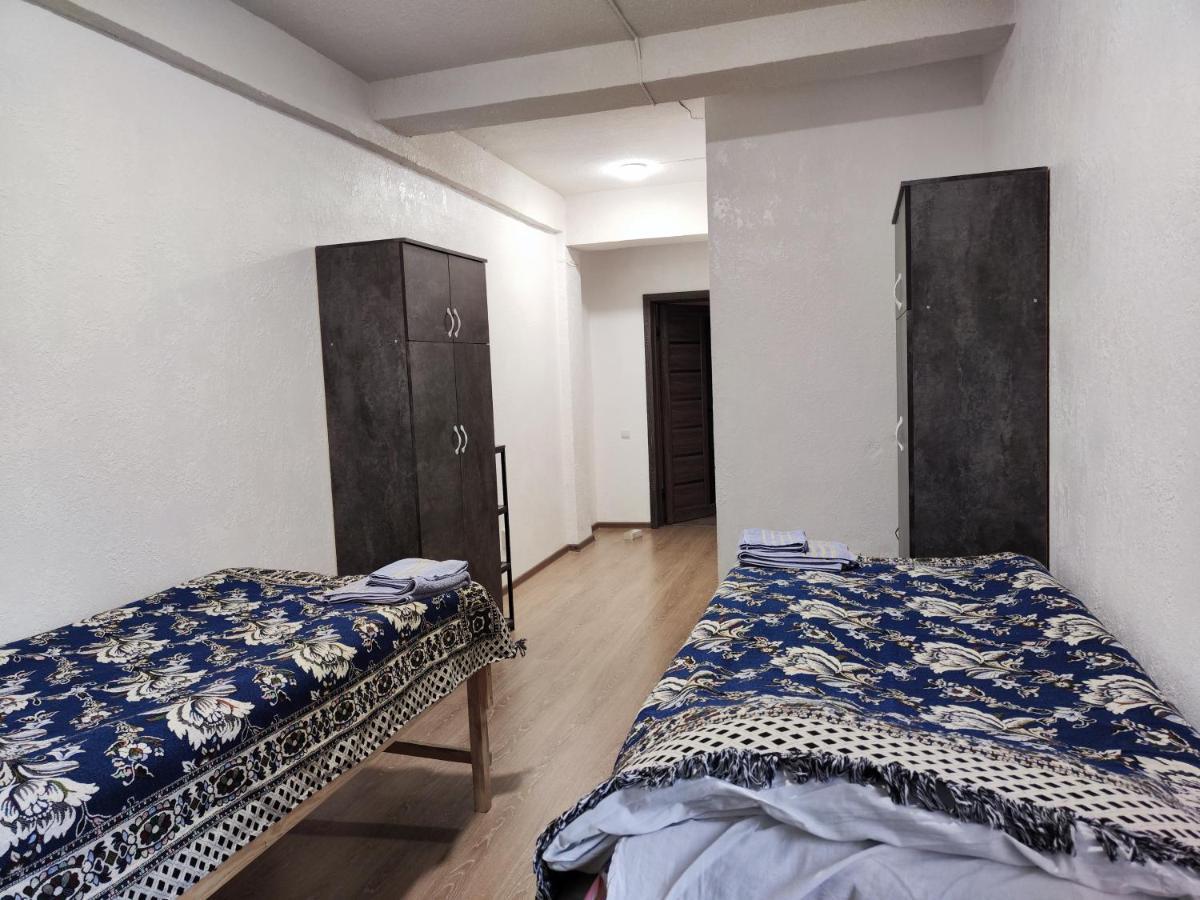 Nomad Inn Bisjkek Eksteriør bilde